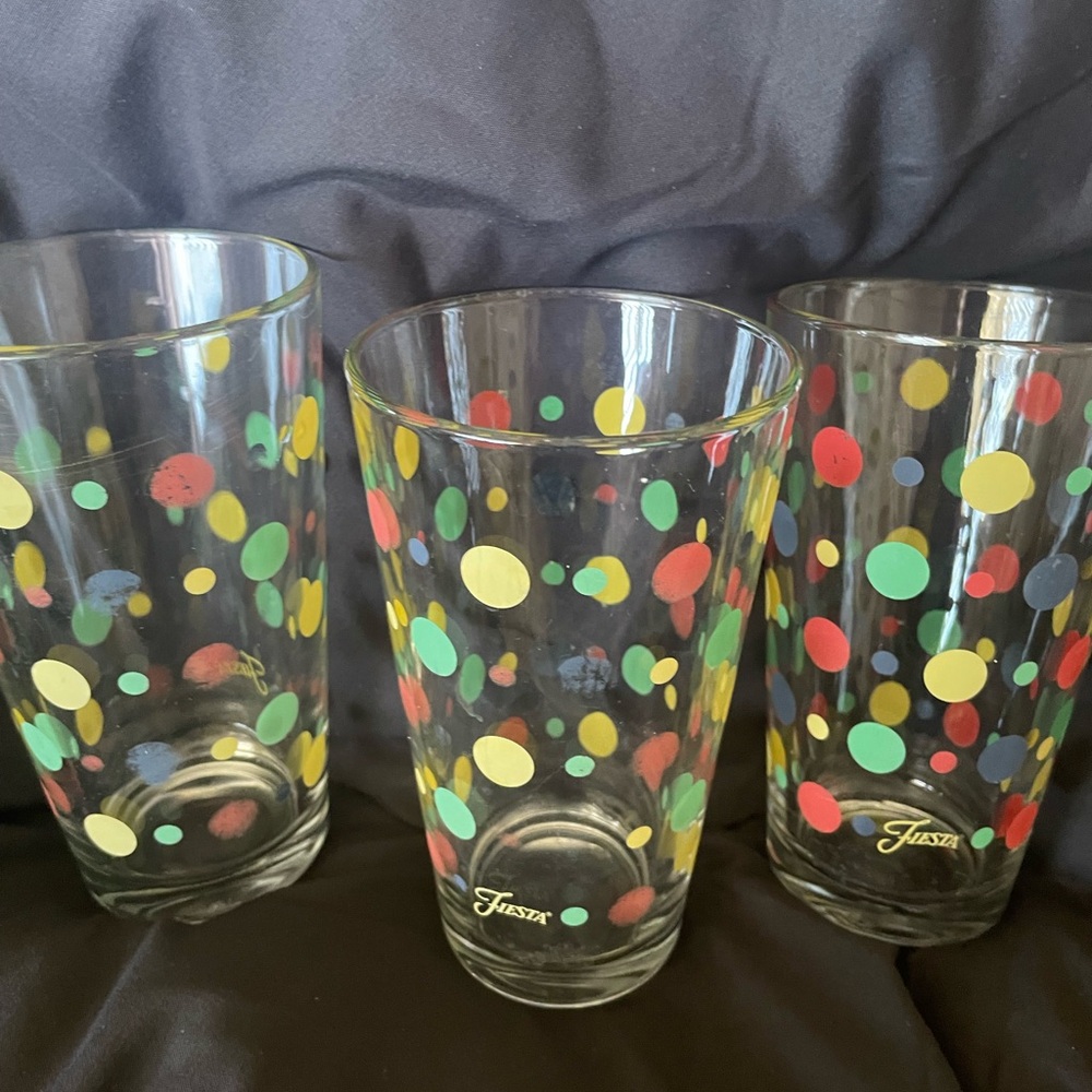 Tumblers fiesta no cracks no chips,review photos some of the dots are faded